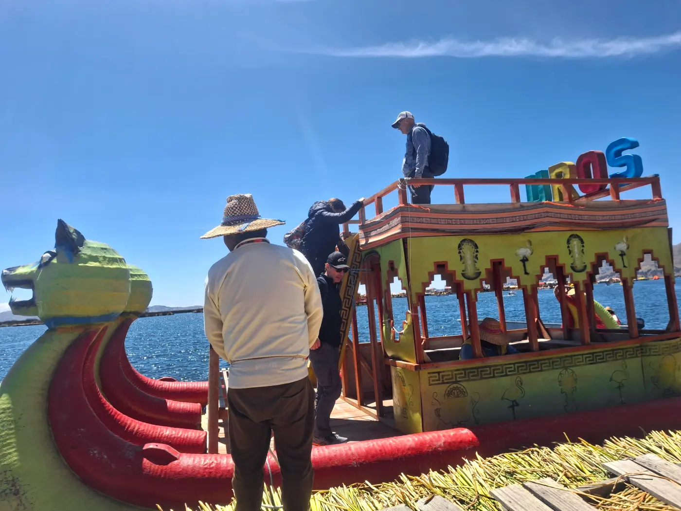 Islas flotantes de los Uros en Puno Lago Titicaca