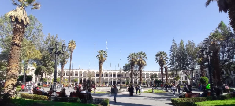 Por que Arequipa é chamada de Cidade Branca? 🏛️ História e Arquitetura