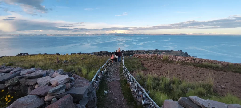 Vivir la experiencia de Amantaní: Cultura y rituales en el Lago Titicaca