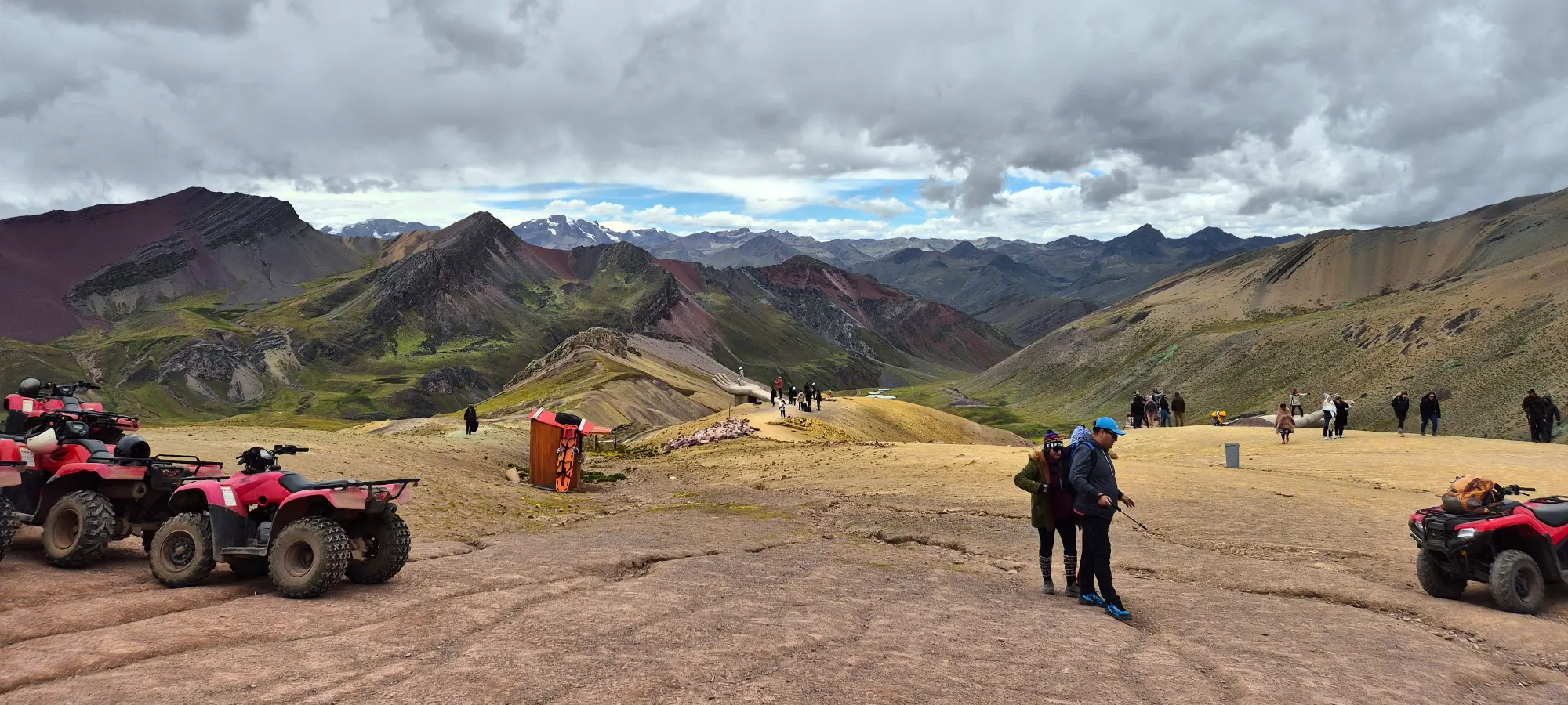Valle Rojo vs Montaña de Colores: ¿cuál visitar en Cusco?